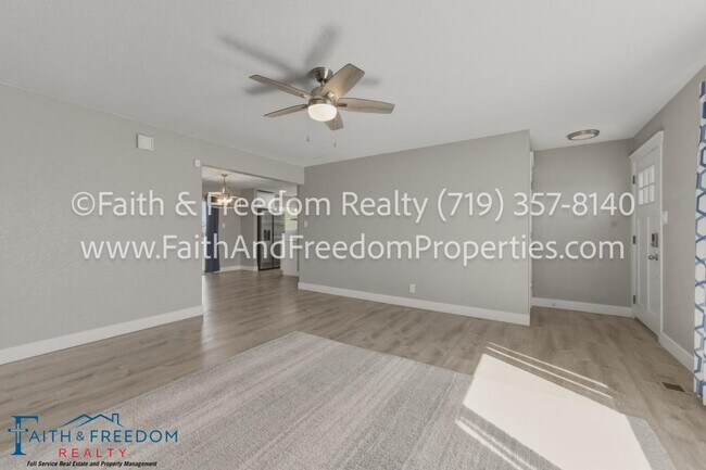 Photo - 260 Everett Dr