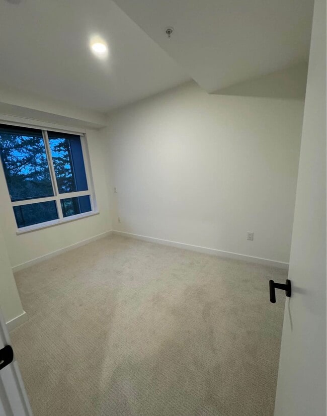 Photo - 13439 94A Av