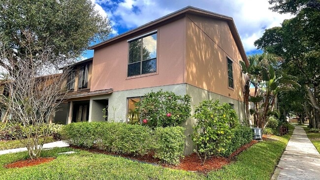 Photo - 501 Sandtree Dr