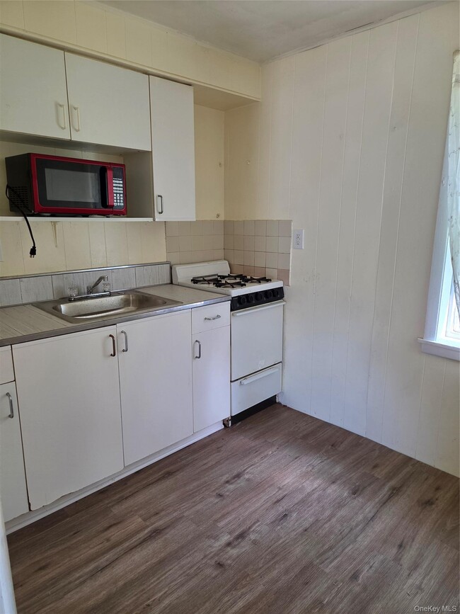 Photo - 119 W Railroad Ave