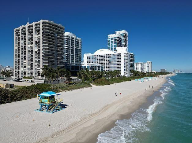 6767 Collins Ave Unidad 1608