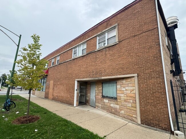 Building Photo - 2808 N Major Ave Unit 2 Rental
