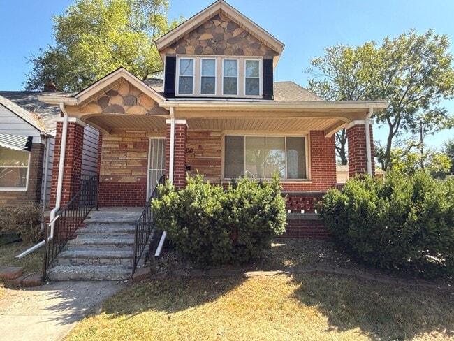 Building Photo - Freshly Renovated 5-Bedroom Home – Quality...