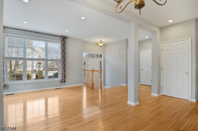 Photo - 145 Arrowgate Dr