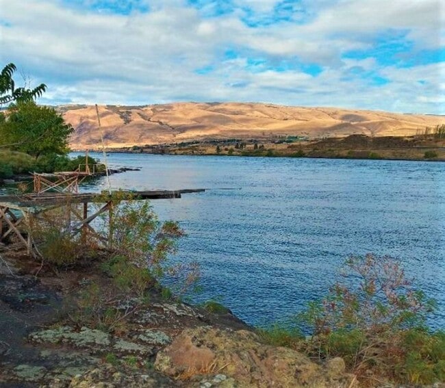 Fully Furnished 2 Bedroom 1 Bath Condo | T... - Fully Furnished 2 Bedroom 1 Bath Condo | T...