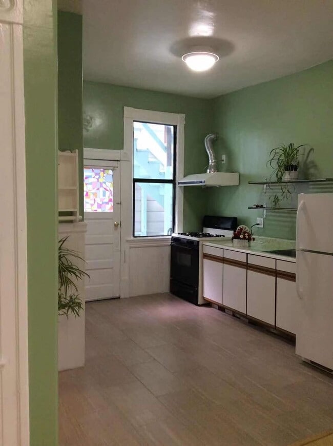 Building Photo - 129 Wetmore St Rental