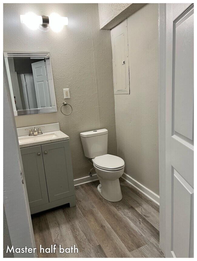 Photo - 1001 Main St