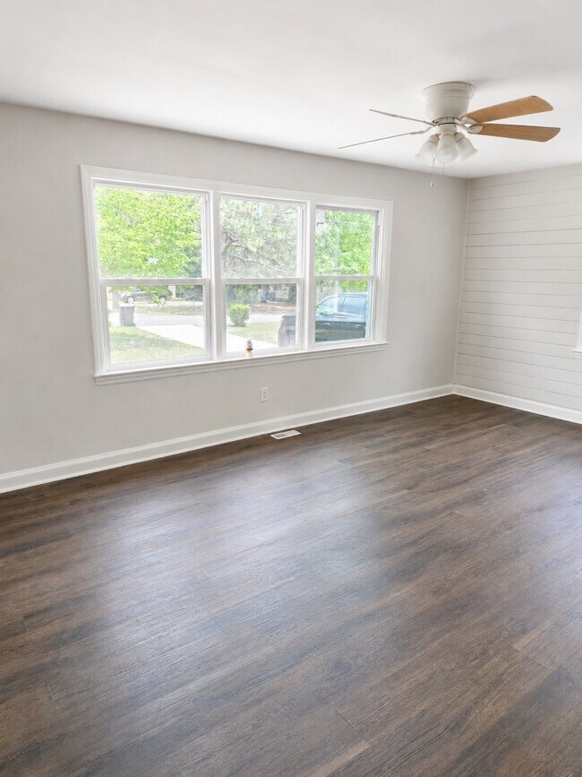 Photo - 1411 Stansfield Dr
