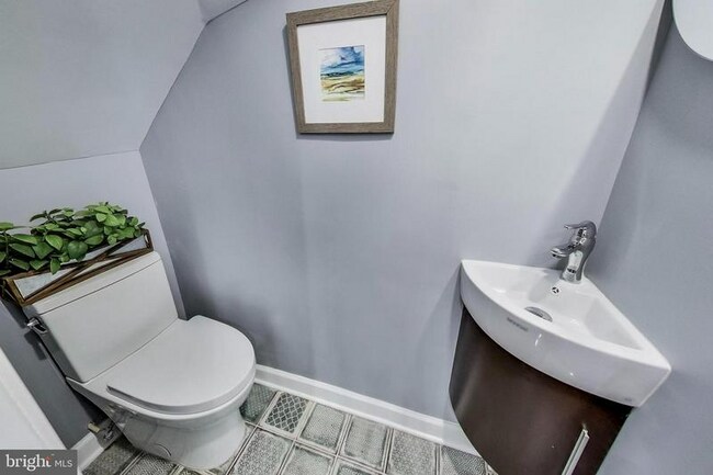 Photo - 517 Columbia Rd NW