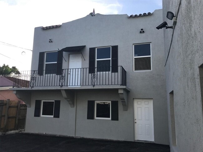 Photo - 1700 NW 22nd Ct Unit 7 (Upper)