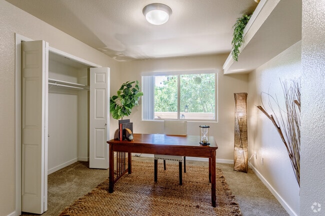 2BR, 2BA - 1,058SF