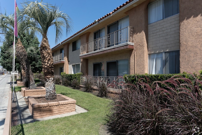 Studio Pointe Apartments