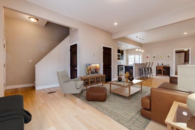 Building Photo - AVAILABLE JUNE 2026 - Spacious 4 Bedroom, 2 Bath Home Minutes from East Carson!