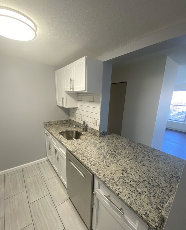 Photo - 108 Peterborough St Unidad 3B