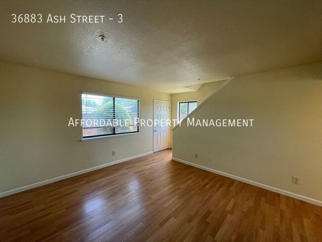 Photo - 36883 Ash St