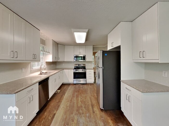 Photo - 2122 Yorkshire Ct