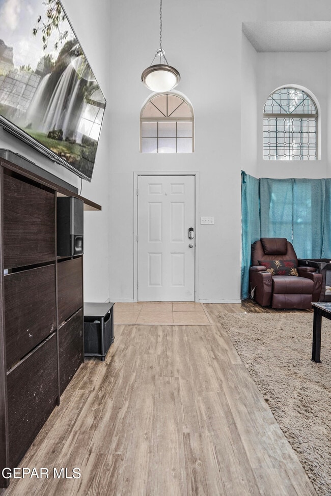 Photo - 10799 Walden Pond St