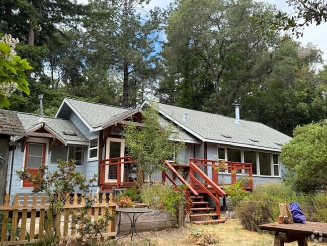Building Photo - Welcome Home to Karas Lane. In the Country...
