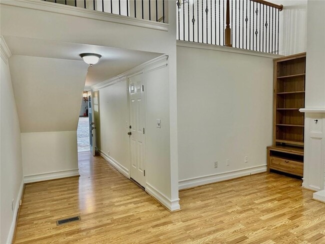 Photo - 835 Glendale Terrace NE