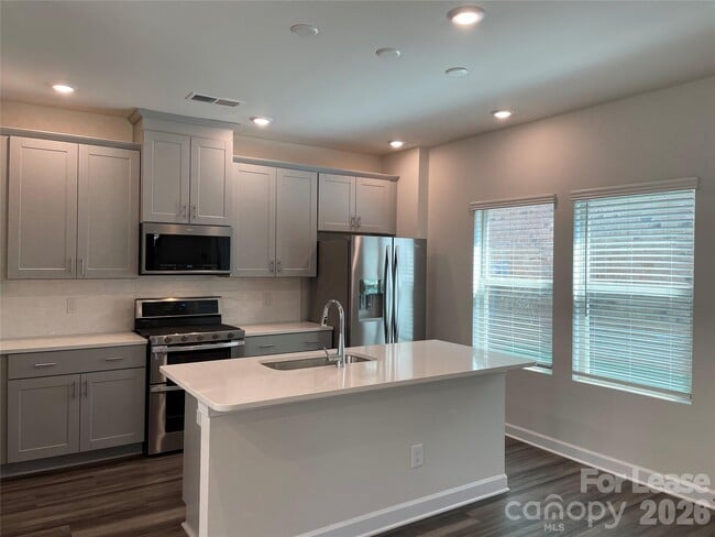 Photo - 3216 Lisburn St