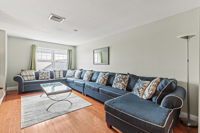 Photo - 1 E Grand Ave Unit 512