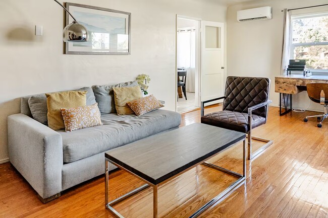 4967 Ellenwood - Living Room - 4965 Ellenwood Dr