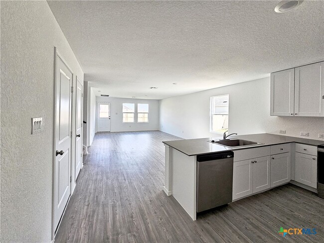 Photo - 805 Riviera Ct