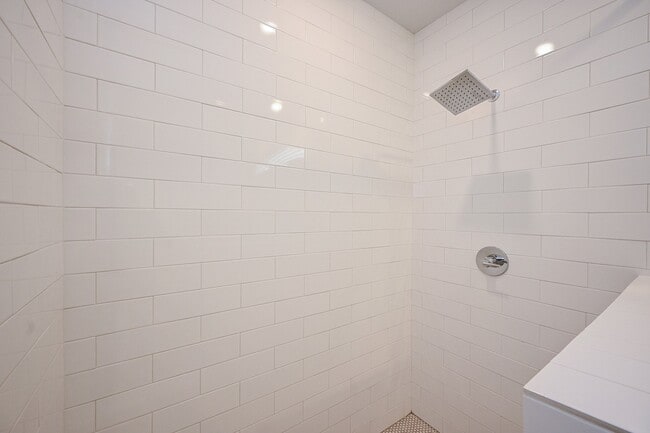 Building Photo - 651 Press St