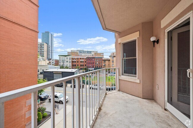 Building Photo - 242 Barrow St Unit 2D Rental
