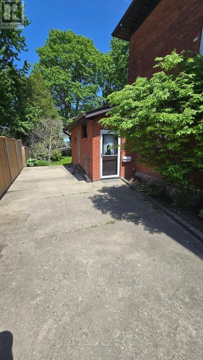 Photo - 545 Inkerman St E Unit 2