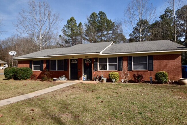 Duplex in Residential Eastside Area - Duplex in Residential Eastside Area House