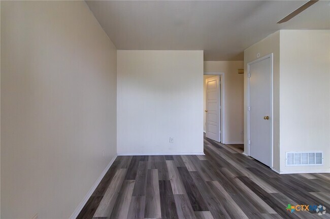 Building Photo - 1601 Benttree Dr Unit D Rental