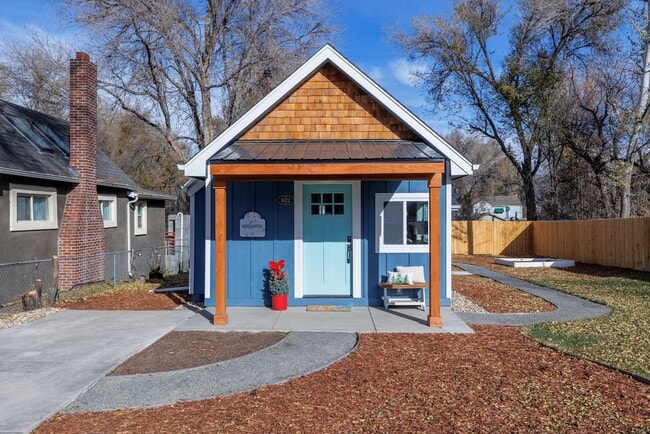 Building Photo - Beautifully remodeled bungalow