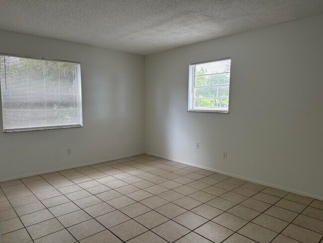 4606 SE Binnacle Way Unit 3