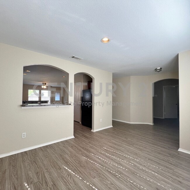 Photo - Beautifully Maintained 3/2/2 in NORTHWEST ...