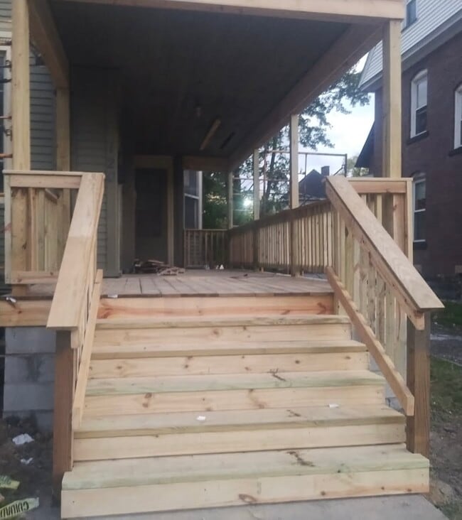 Building Photo - 120 E Wallace Ave Unit 1