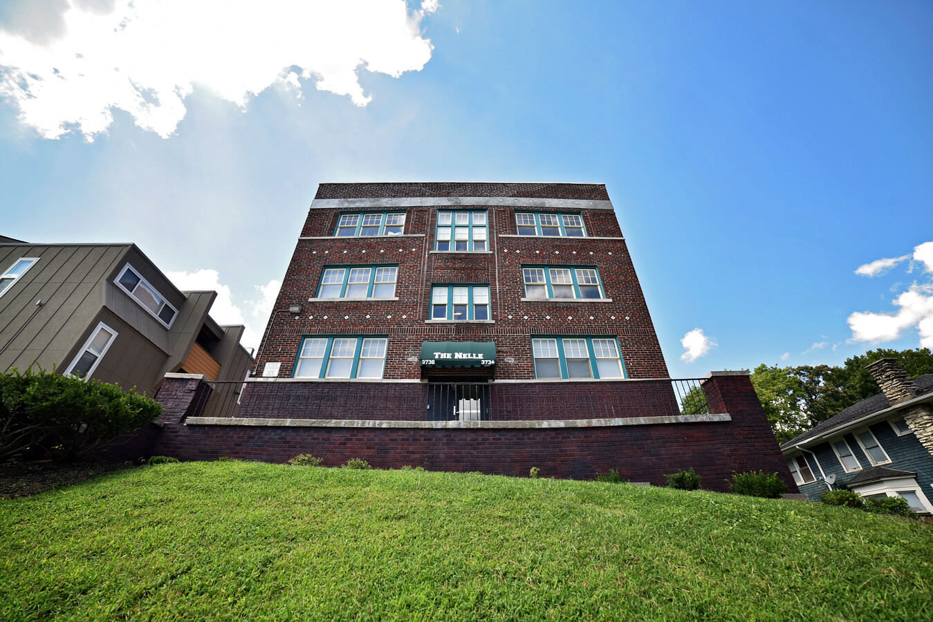 The Nelle - 3734 -3736 WarwickBlvd - The Nelle - 3734 -3736 WarwickBlvd Apartments