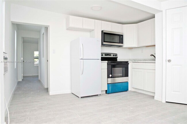 Building Photo - 1323 N Federal Hwy Unit 2