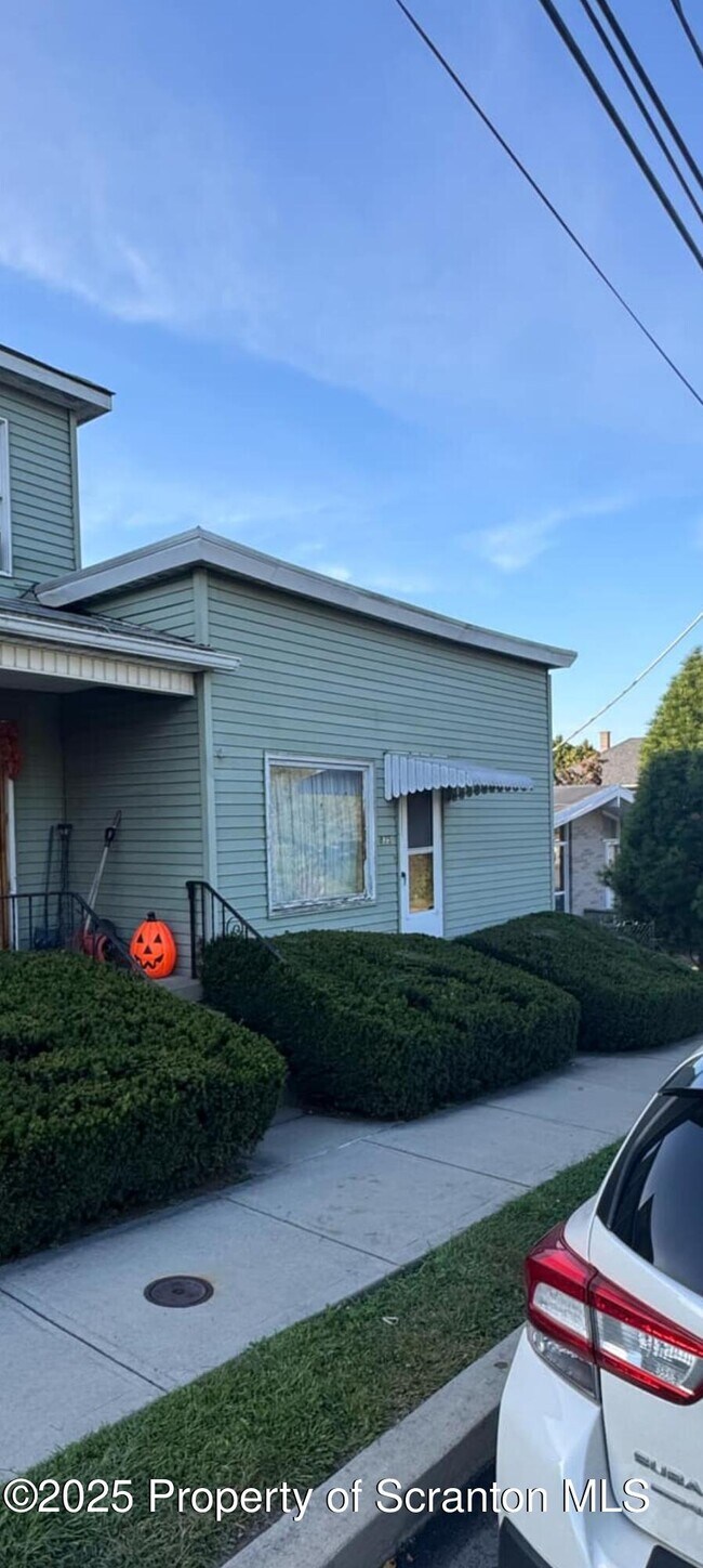 Photo - 833 George St