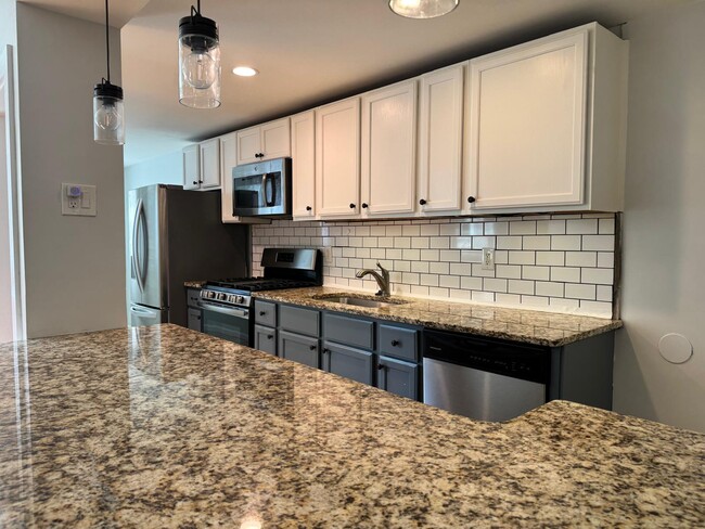 Photo - 3320 Ainslie St