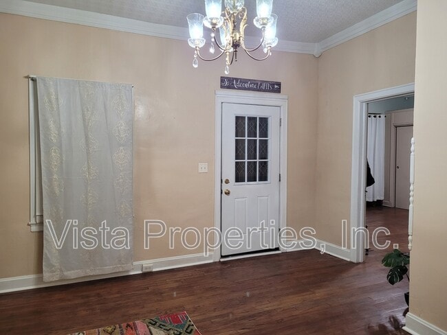 Building Photo - 1121 Elm St