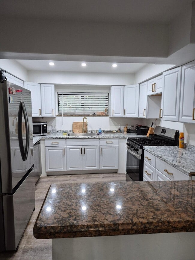 Photo - 1404 Plunkett St