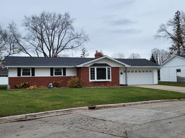 Building Photo - 1798 Chateau Dr