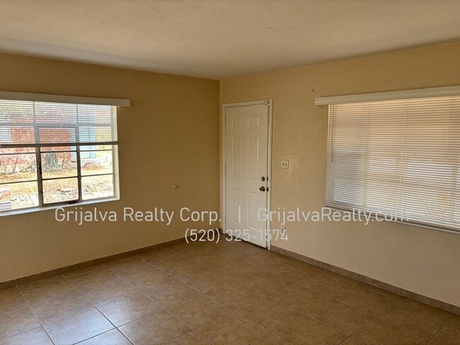 Photo - 4641 E 18th St Unidad 4643