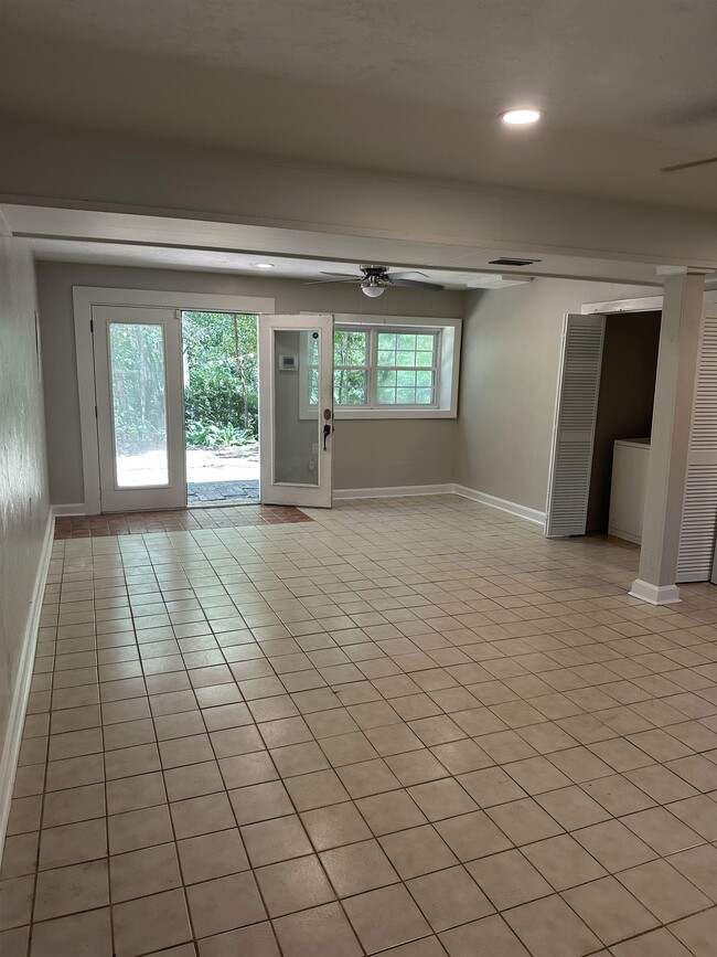 Photo - 2209 Gibbs Dr