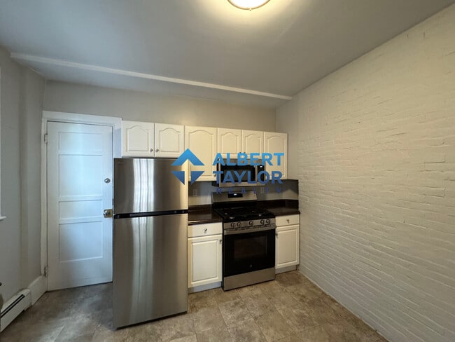 Building Photo - 61 Dana St Unit 8