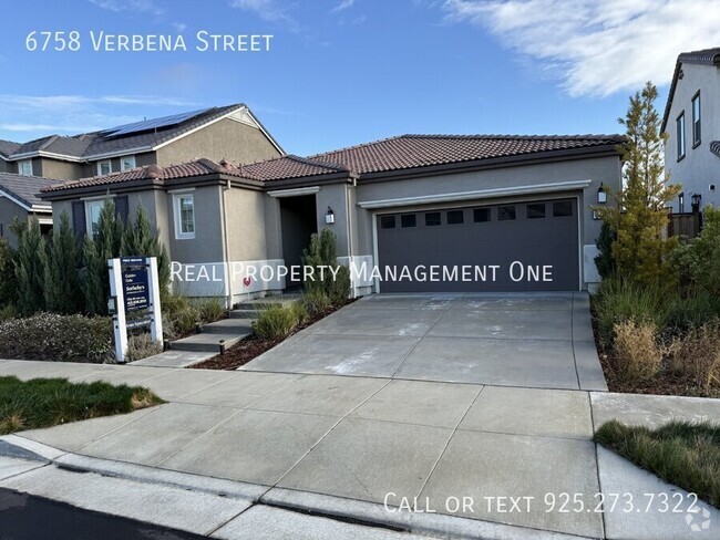 Building Photo - Gorgeous 4 Bedroom, 3 1/2 Bath Single Leve... Rental