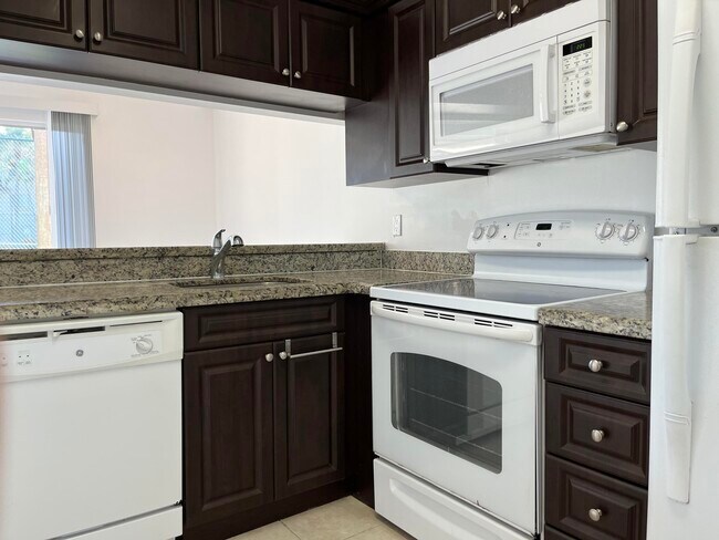 18106 Glenmoor Dr