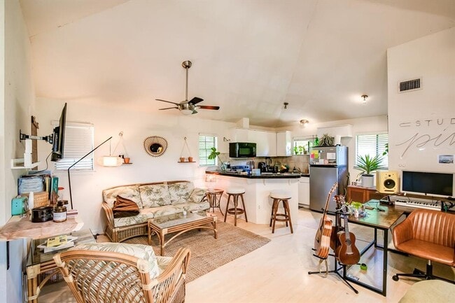 Photo - 2400 Thornton Rd Unidad B