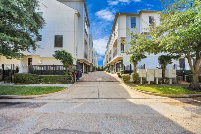 Building Photo - 1831 Dart St